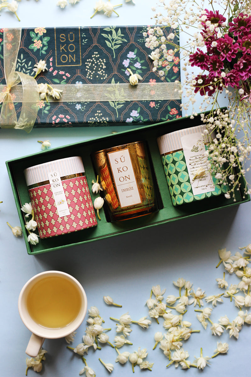 Set Of Candle, Tea & Chocolate Nuts